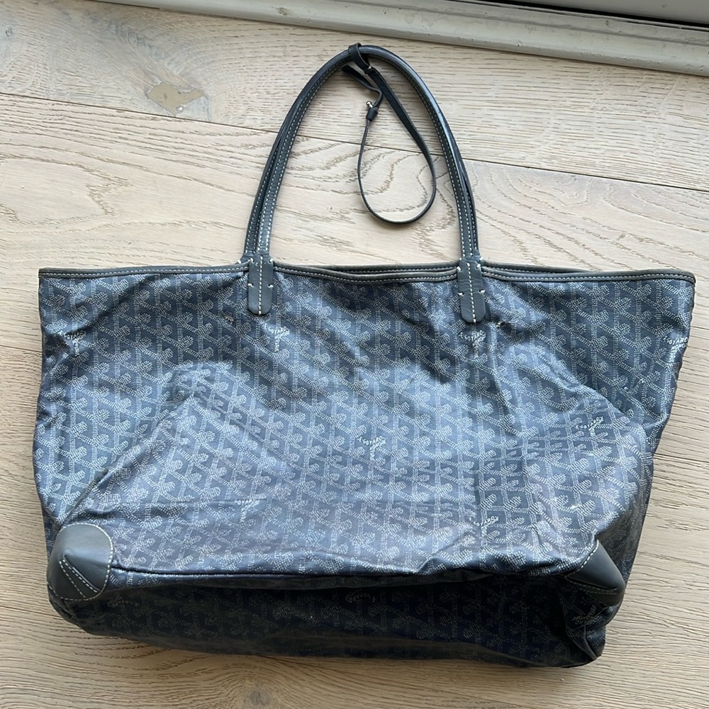 GOYARD
Goyardine St. Louis PM w/ Pouch
